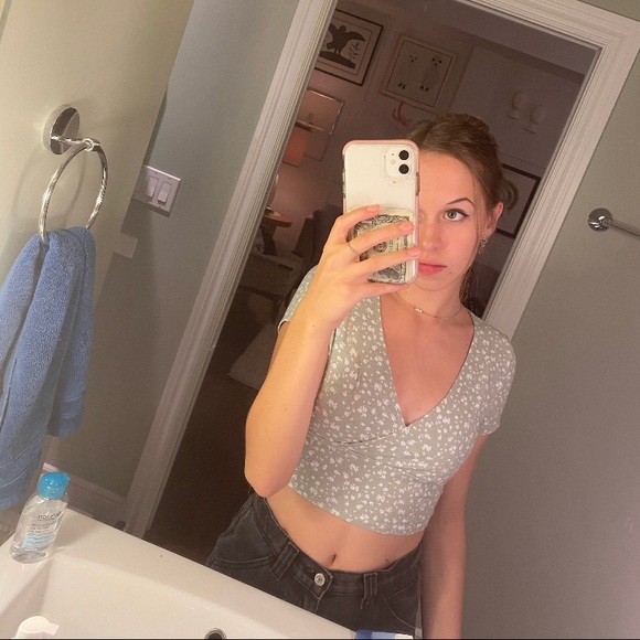 Meet your Posher, Sofia - Picture 2 of 3